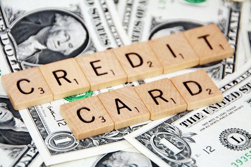 Рассчитываемся  кредиткой: за и против